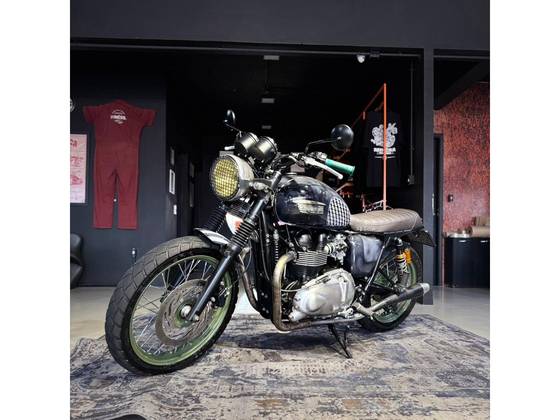 TRIUMPH BONNEVILE 